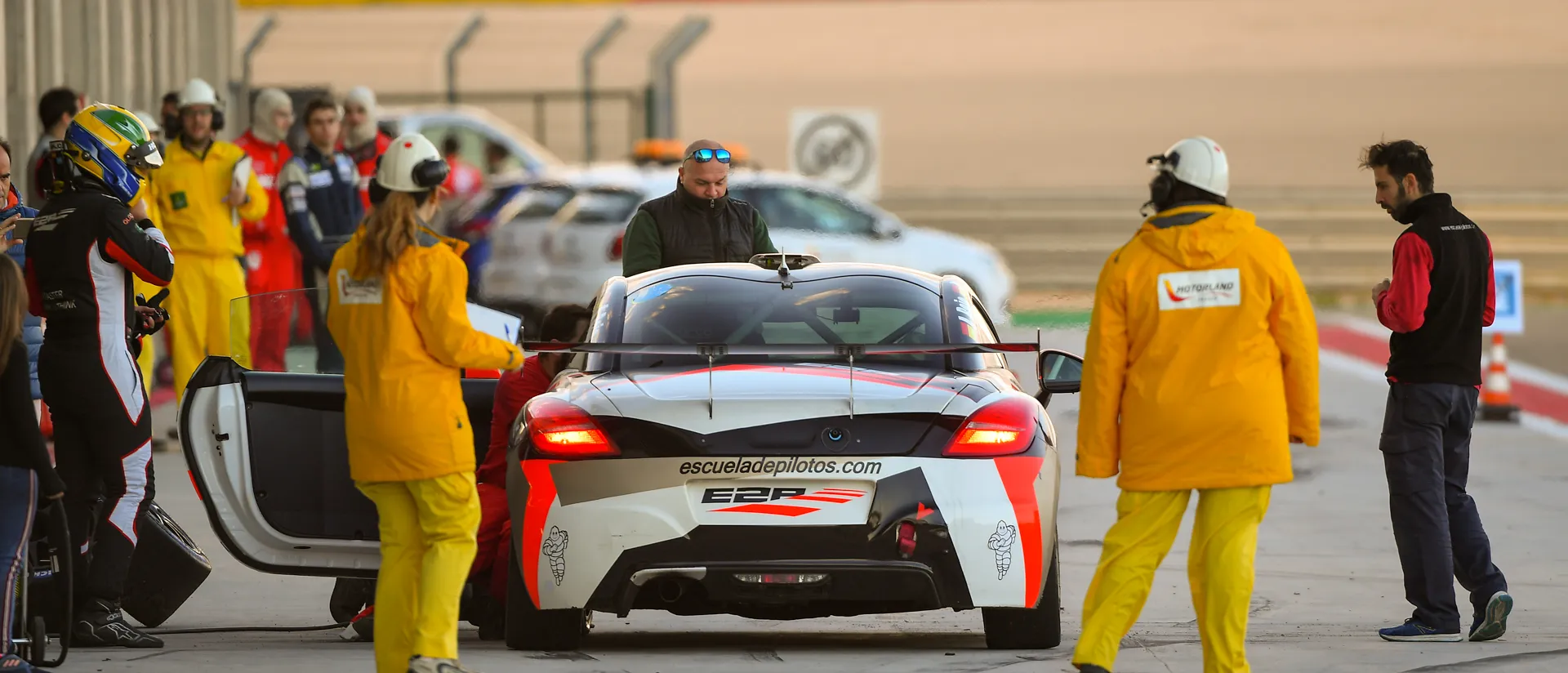 MotorLand Aragón forma a más de 130 oficiales de pista en las disciplinas de automovilismo y motociclismo MotorLand Aragón forma a más de 130 oficiales de pista en las disciplinas de automovilismo y motociclismo