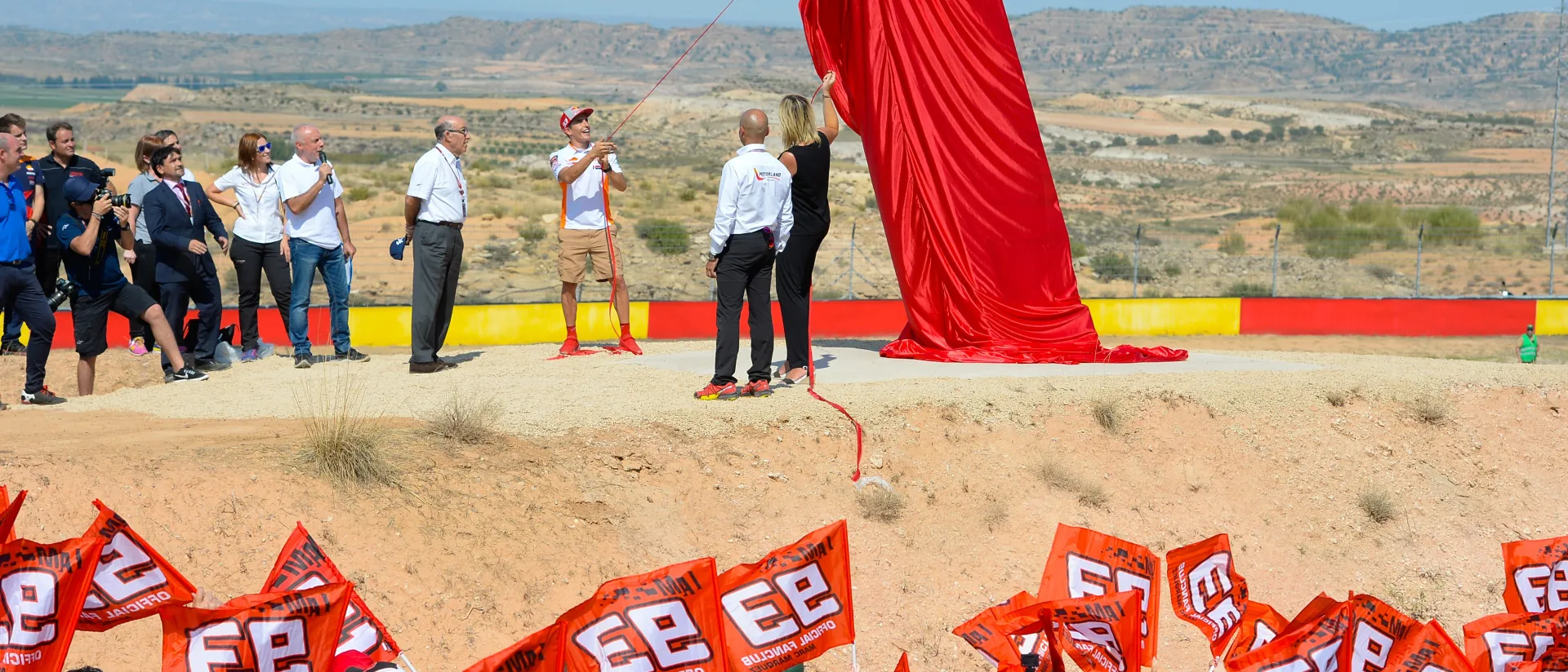 Márquez inaugura su curva en MotorLand en la jornada previa del Gran Premio Movistar de Aragón de MotoGP Márquez inaugura su curva en MotorLand en la jornada previa del Gran Premio Movistar de Aragón de MotoGP