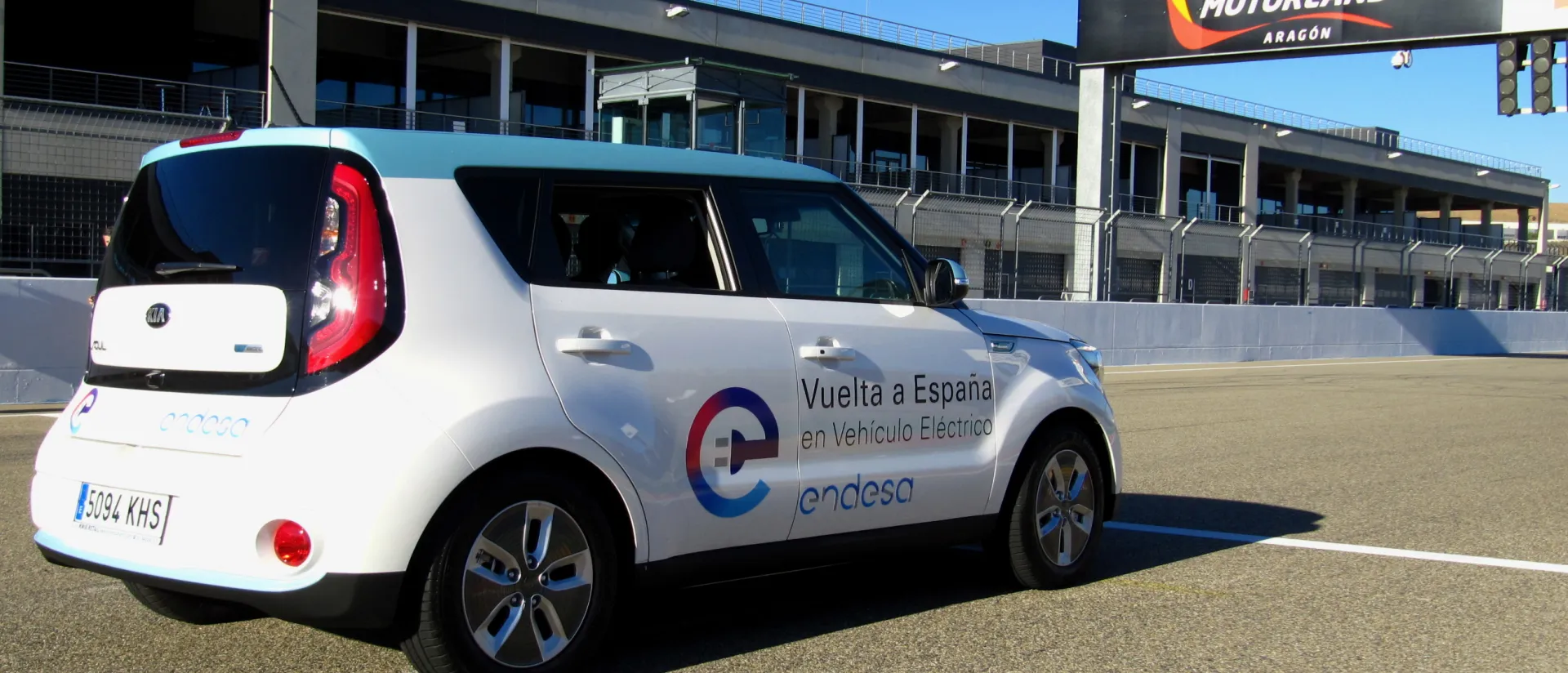 Arranca en MotorLand la tercera etapa de la Vuelta a España en vehículo eléctrico de Endesa
