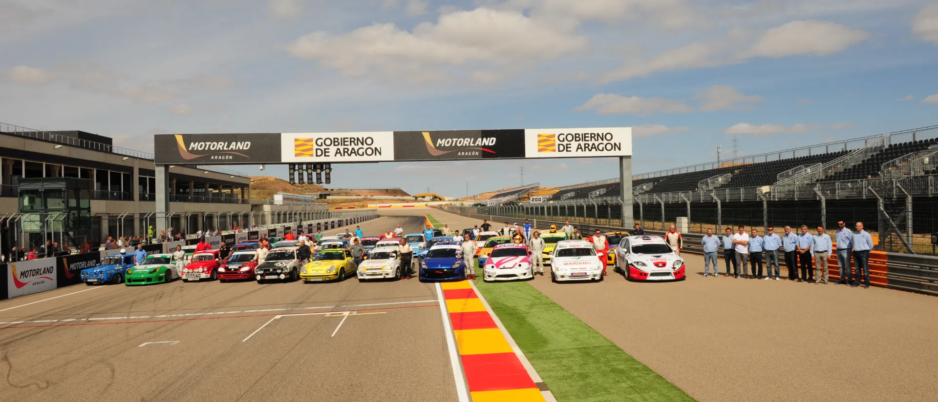Turismos y motos se dan cita en el Trofeo Aniversario de MotorLand Aragón Turismos y motos se dan cita en el Trofeo Aniversario de MotorLand Aragón
