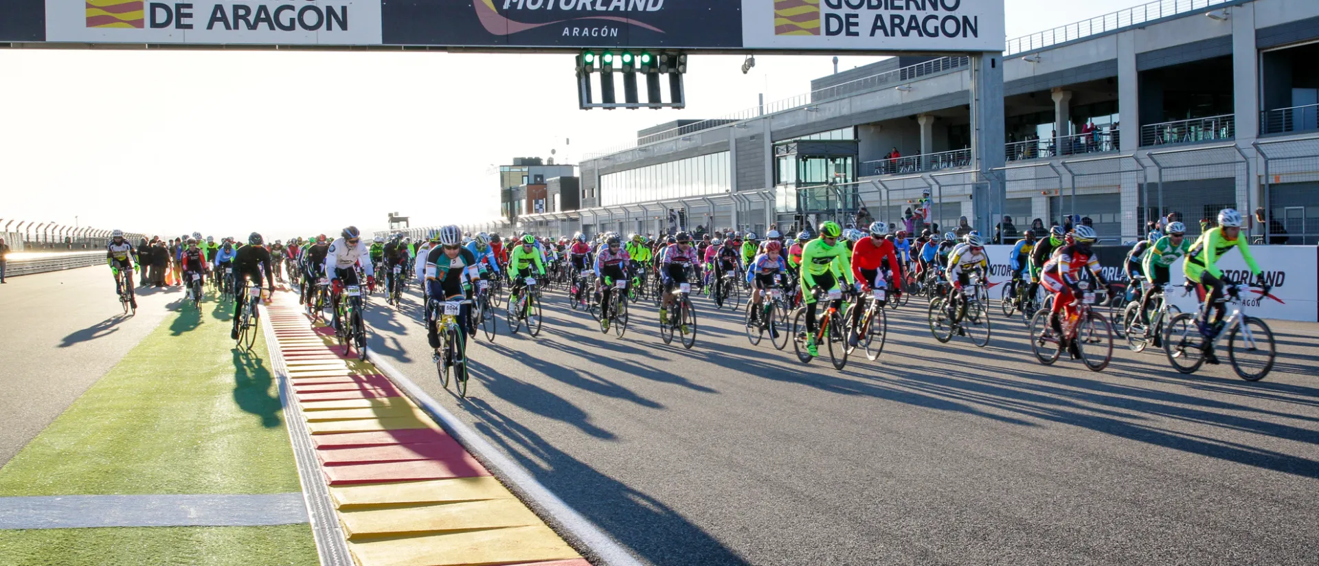 Las bicicletas toman MotorLand en la primera jornada de La Invernal Las bicicletas toman MotorLand en la primera jornada de La Invernal