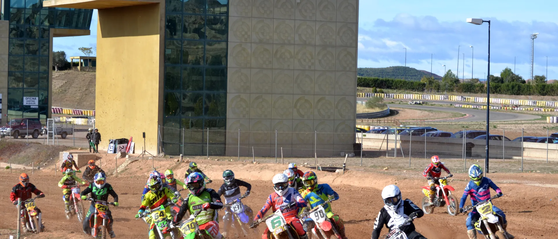 Vibrante jornada en MotorLand con más de 70 pilotos en el Campeonato de Aragón de Motocross Vibrante jornada en MotorLand con más de 70 pilotos en el Campeonato de Aragón de Motocross