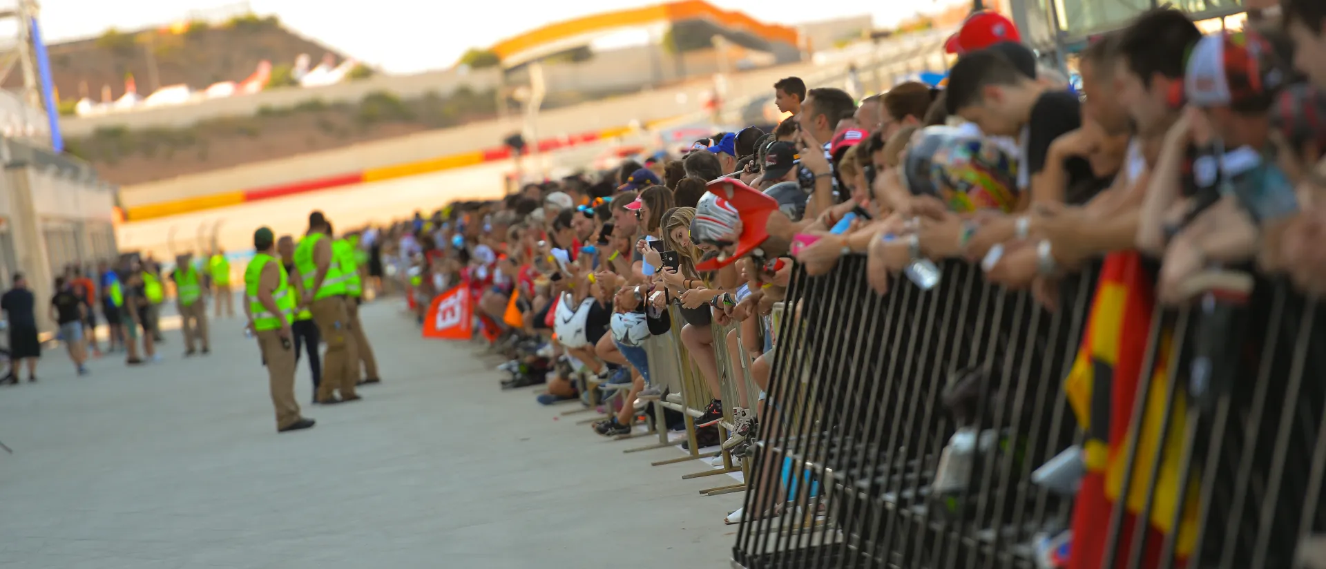 Los fans podrán disfrutar en MotorLand de un pit lane walk abierto al público el jueves del Gran Premio Michelin de Aragón de MotoGP Los fans podrán disfrutar en MotorLand de un pit lane walk abierto al público el jueves del Gran Premio Michelin de Aragón de MotoGP