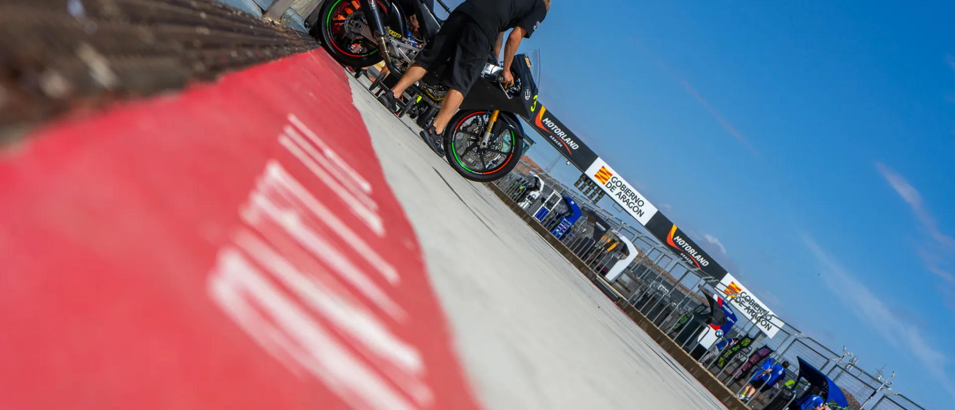 Todo listo en Motorland Aragón para que comience el Campeonato de España de Superbike. Todo listo en Motorland Aragón para que comience el Campeonato de España de Superbike.