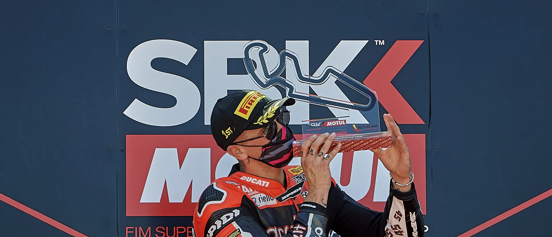 Emocionantes batallas en las primeras carreras del Mundial de Superbikes en MotorLand Emocionantes batallas en las primeras carreras del Mundial de Superbikes en MotorLand