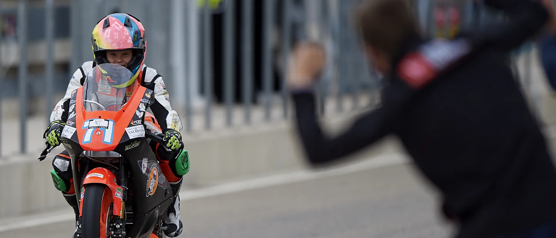 Holgado, Zaccone y Van Den Goorberg los más rápidos en las clasificatorias del FIM CEV Repsol Holgado, Zaccone y Van Den Goorberg los más rápidos en las clasificatorias del FIM CEV Repsol