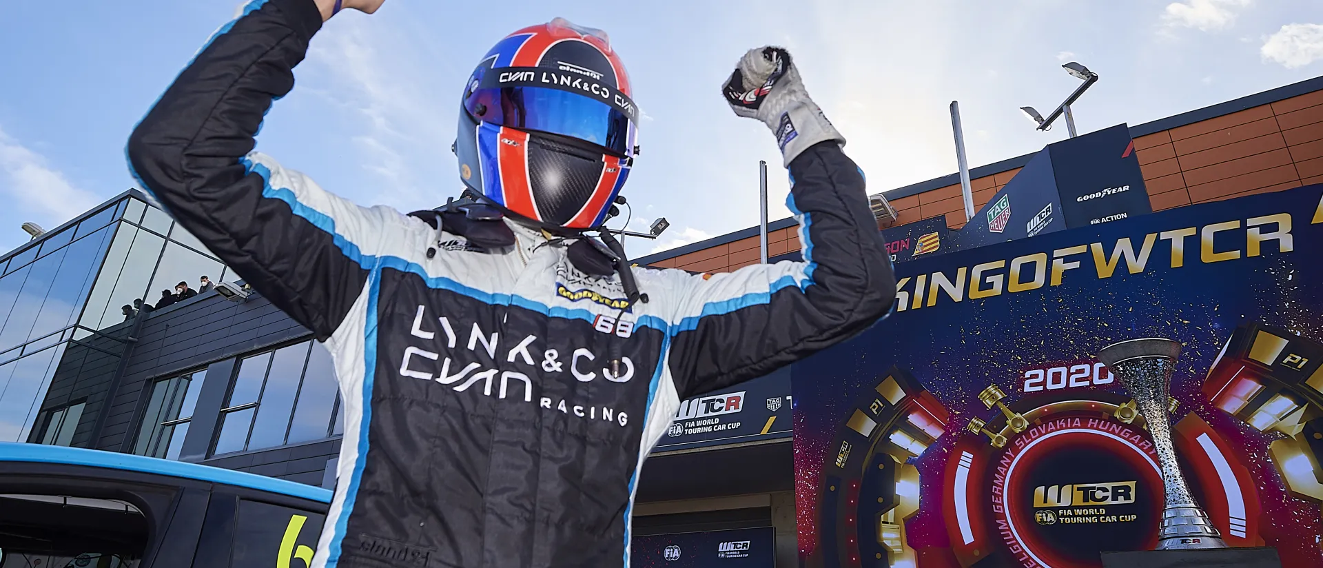 Yann Ehrlacher se proclama campeón del WTCR en MotorLand Yann Ehrlacher se proclama campeón del WTCR en MotorLand