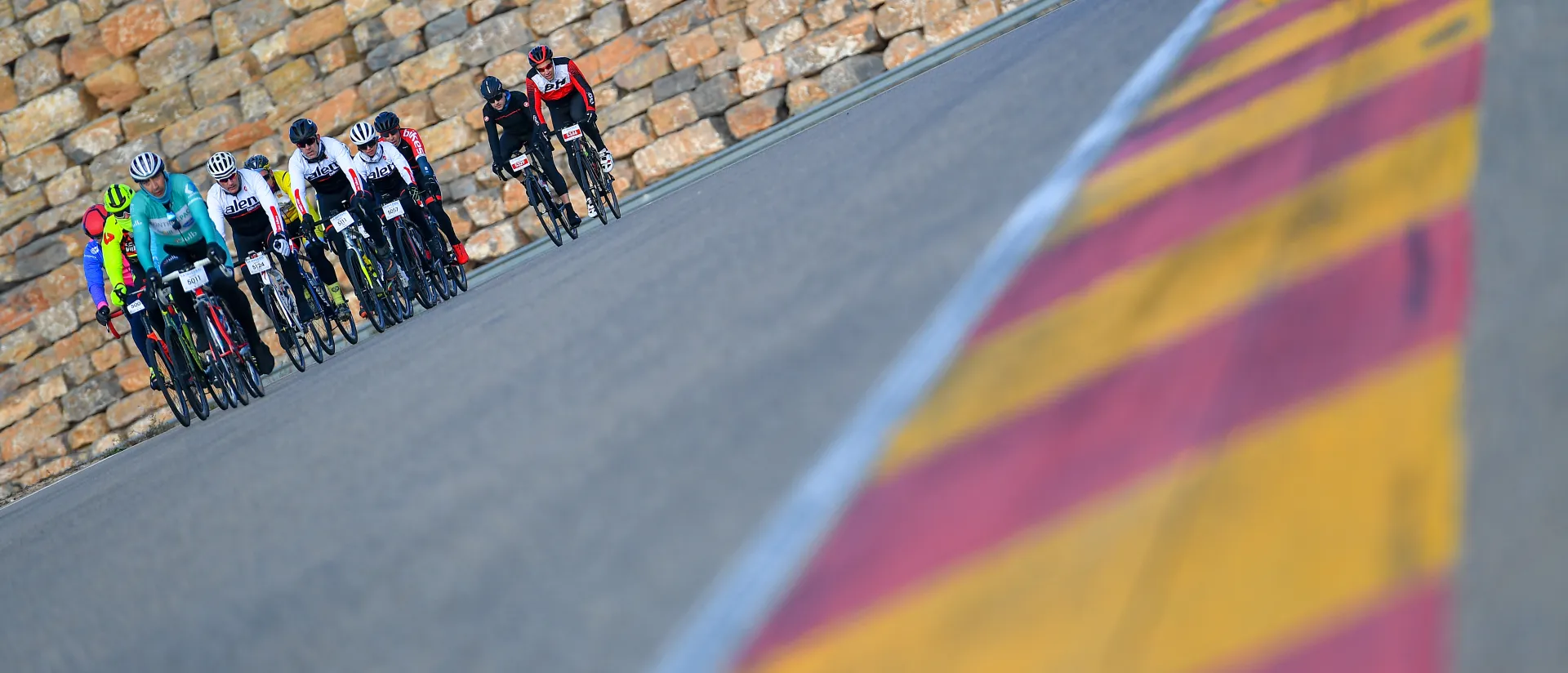 La Invernal 2022 de Motorland Aragón ayuda a los niños con síndrome de Angelman. La Invernal 2022 de Motorland Aragón ayuda a los niños con síndrome de Angelman.
