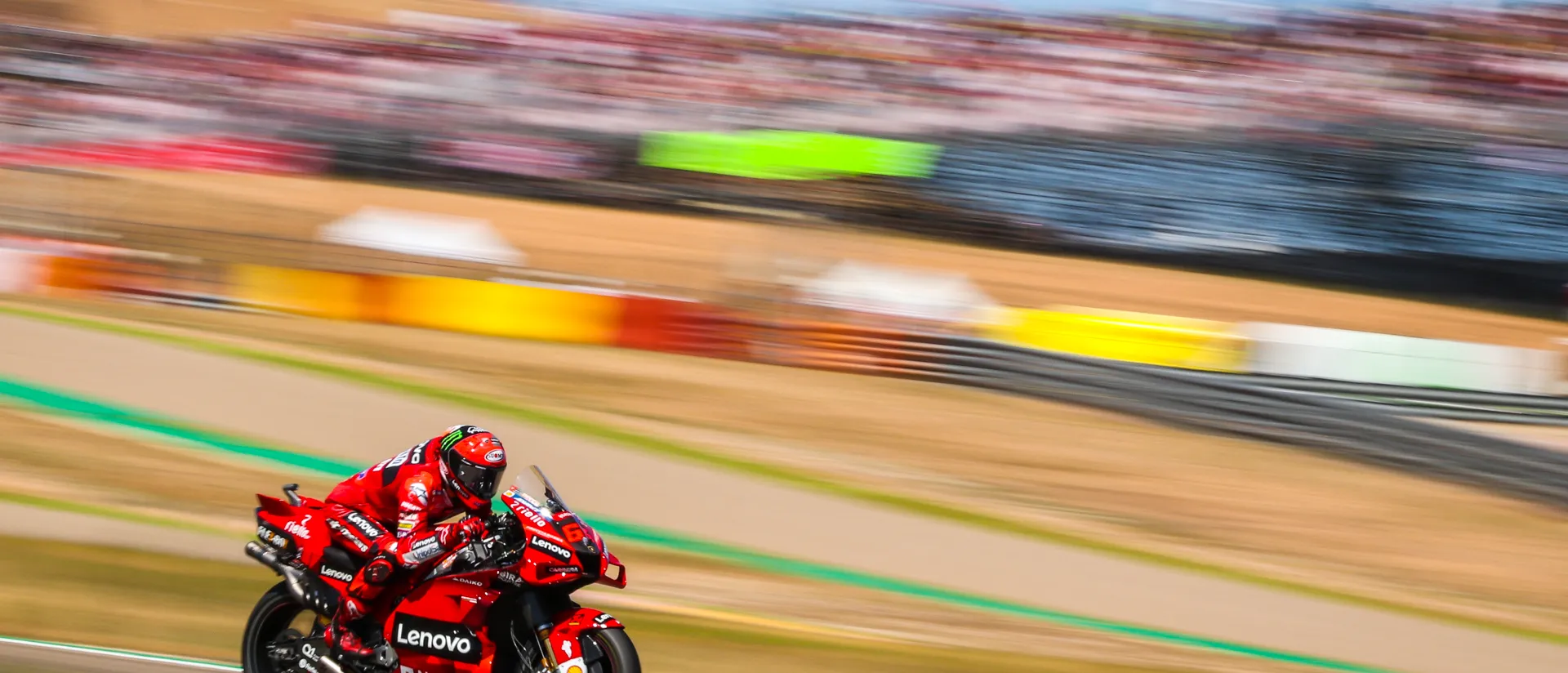 Pole for "Pecco" and party for more than 2000 people who filled the Fan Zone of MotorLand Aragón