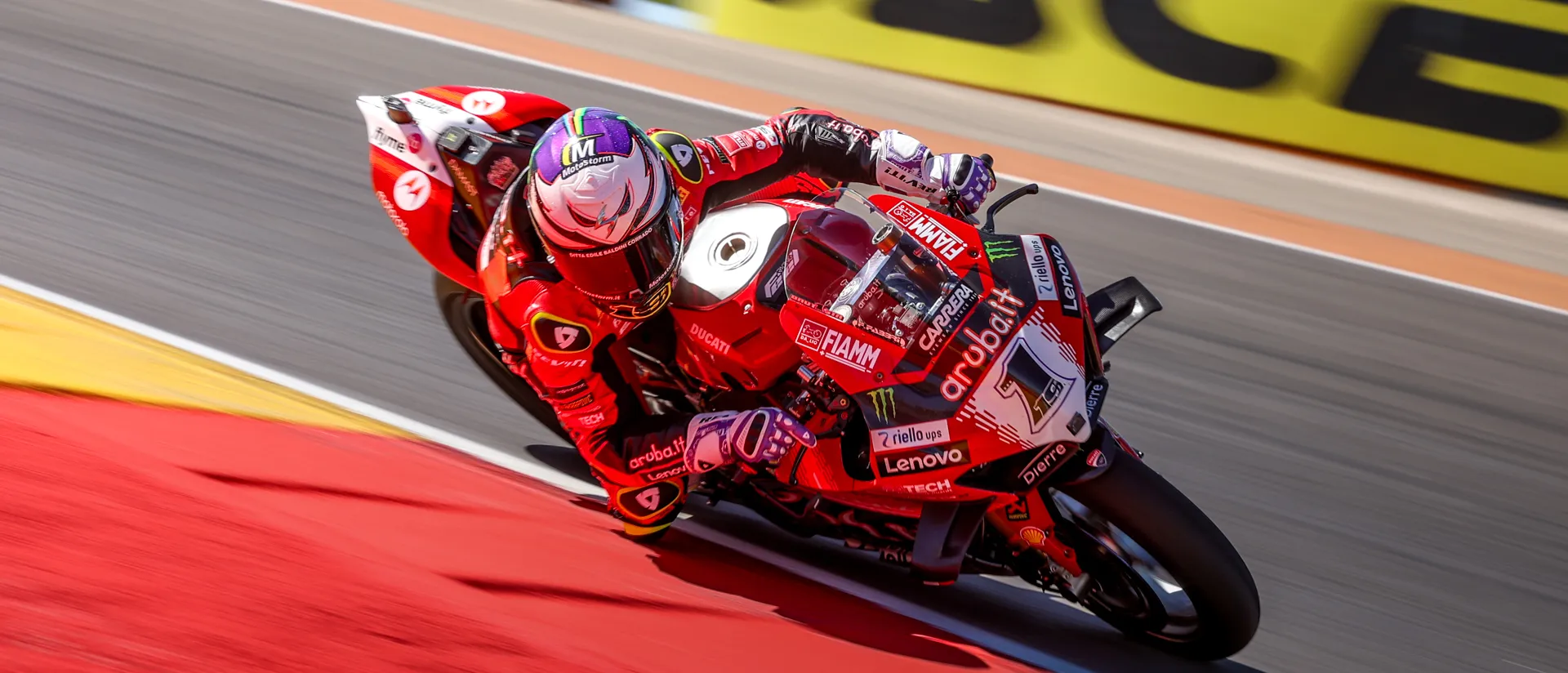 Gran actuación de Álvaro Bautista en MotorLand en el Mundial de Superbikes con los aficionados como protagonistas Gran actuación de Álvaro Bautista en MotorLand en el Mundial de Superbikes con los aficionados como protagonistas