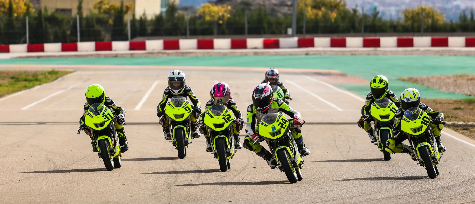 Una nueva prueba del Campeonato Promo Aragón se celebró este domingo en Motorland Aragón. Una nueva prueba del Campeonato Promo Aragón se celebró este domingo en Motorland Aragón.