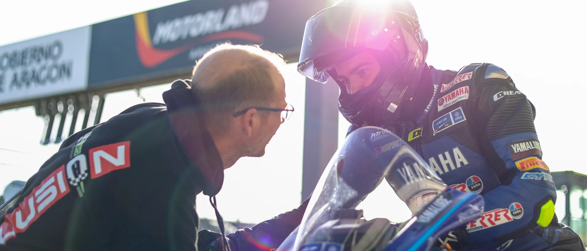 Tito Rabat vuelve y vence a Uramoto en MotorLand tras un duelo hasta la última vuelta