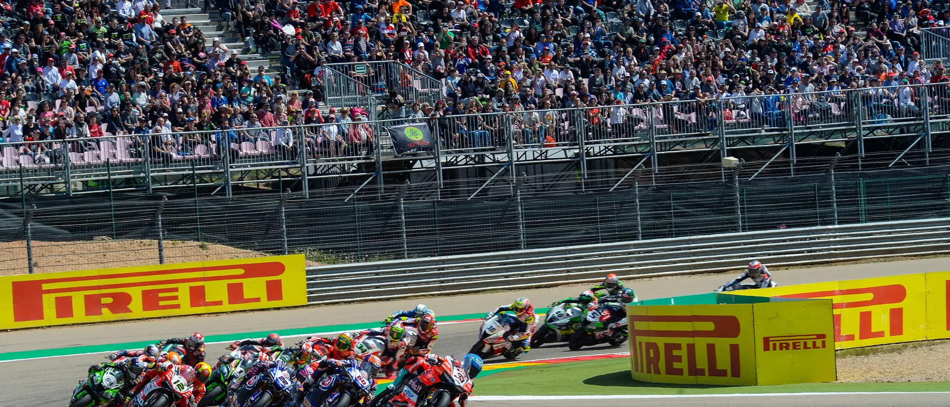 El espectáculo de las Superbikes cautiva en MotorLand con victorias para Rea y Davies 