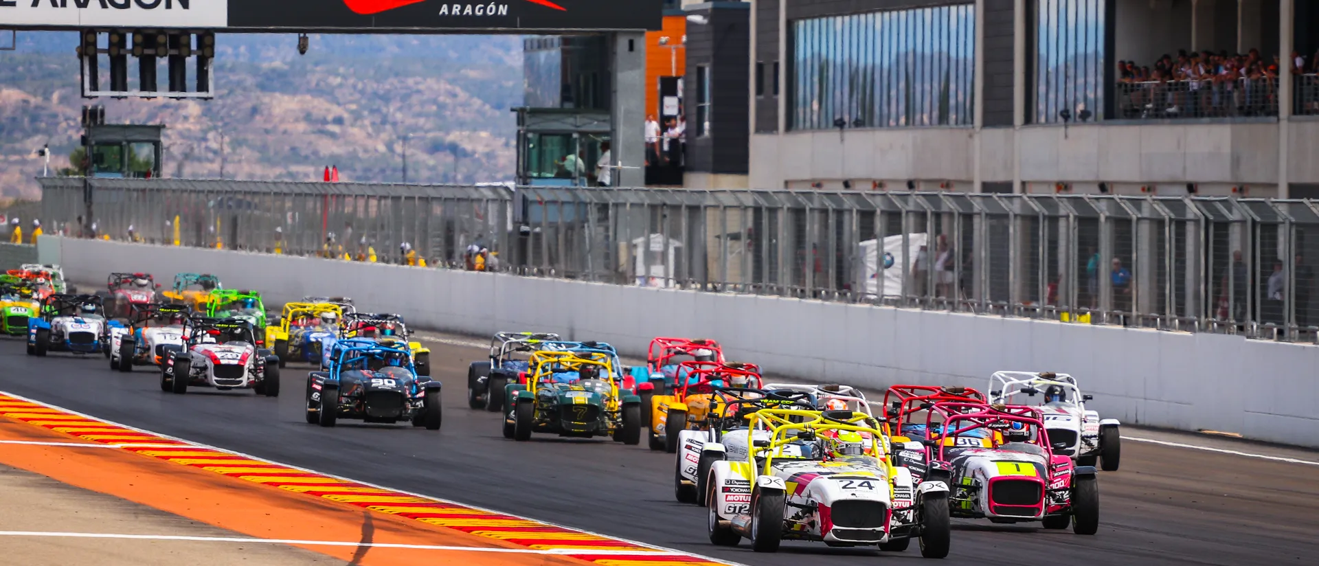 El Trofeo de Velocidad inicia su fin de semana con el debut de los Caterham en Motorland Aragón El Trofeo de Velocidad inicia su fin de semana con el debut de los Caterham en Motorland Aragón