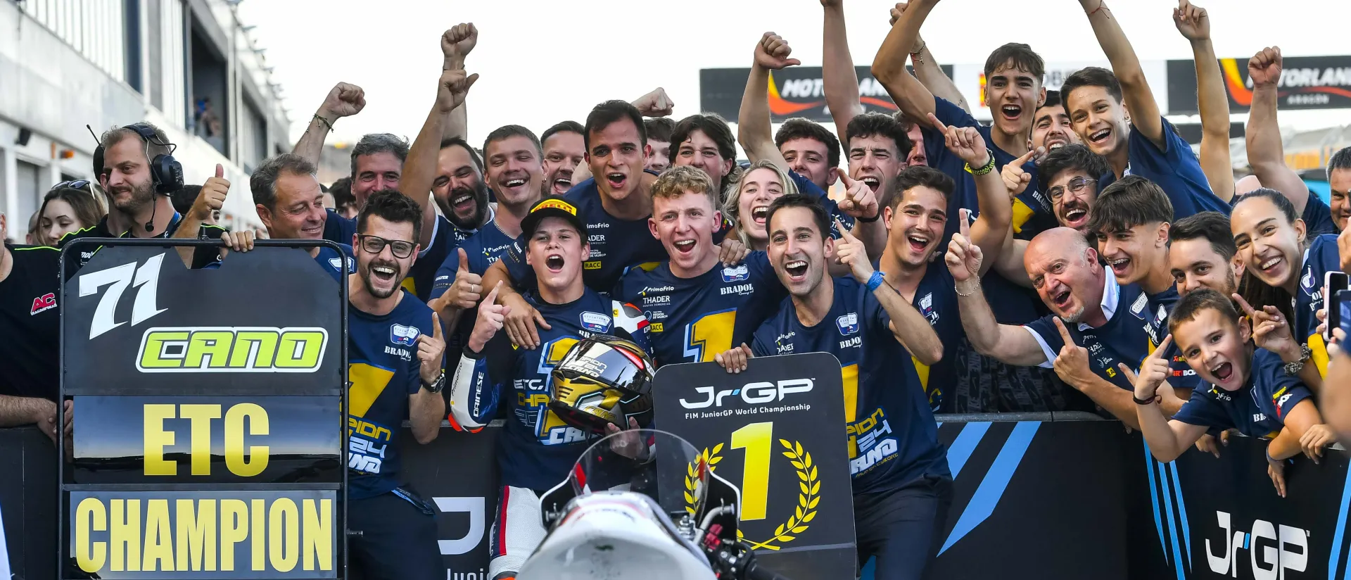 Carlos Cano se proclama campeón de la ETC en un intenso día de carreras del FIM JuniorGP en MotorLand Aragón Carlos Cano se proclama campeón de la ETC en un intenso día de carreras del FIM JuniorGP en MotorLand Aragón