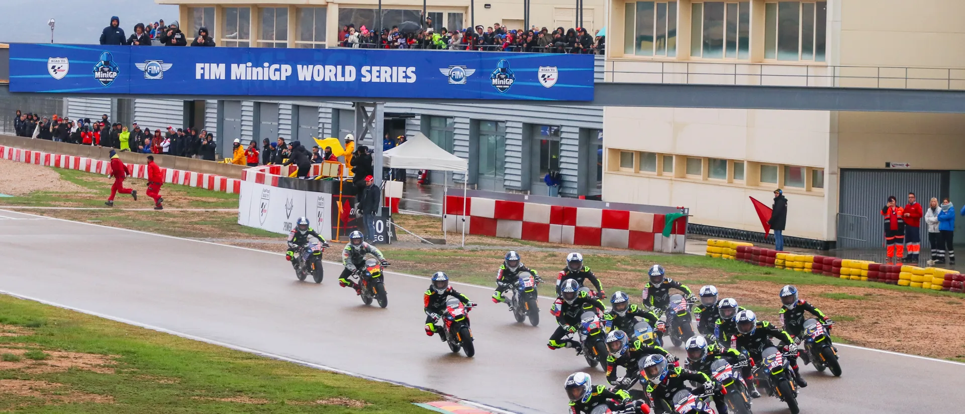 Terminan las sesiones de clasificación del FIM MiniGP, todo listo para la Final Mundial en MotorLand Aragón Terminan las sesiones de clasificación del FIM MiniGP, todo listo para la Final Mundial en MotorLand Aragón