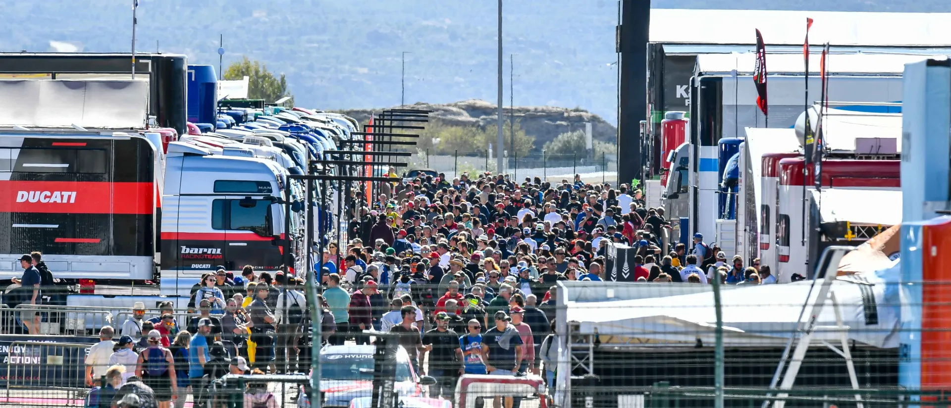 MotorLand Aragón iniciará el Mundial de Superbike el jueves 26 con un Open Paddock gratuito para aficionados con y sin entrada MotorLand Aragón iniciará el Mundial de Superbike el jueves 26 con un Open Paddock gratuito para aficionados con y sin entrada