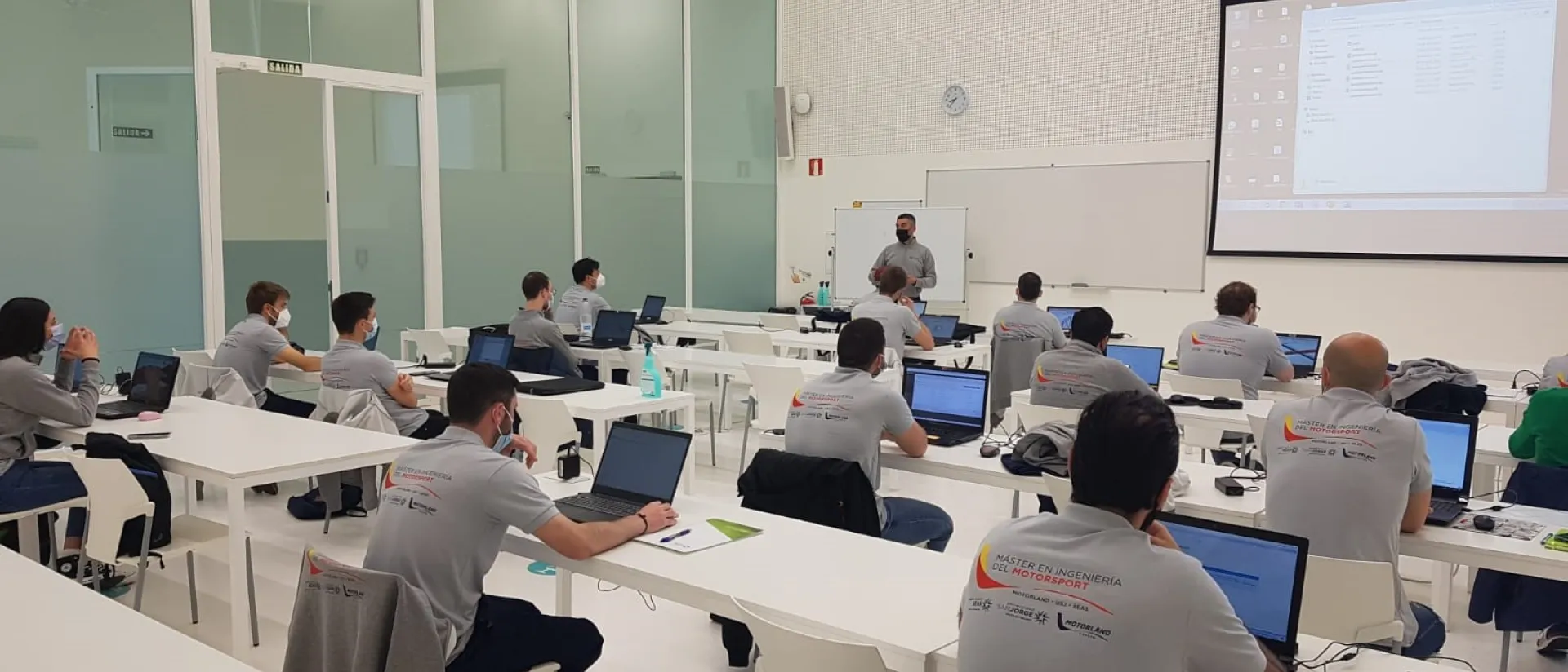 32 alumnos del primer Máster en Ingeniería del Motor de Aragón se preparan para convertirse en ingenieros de competición de un equipo 32 alumnos del primer Máster en Ingeniería del Motor de Aragón se preparan para convertirse en ingenieros de competición de un equipo