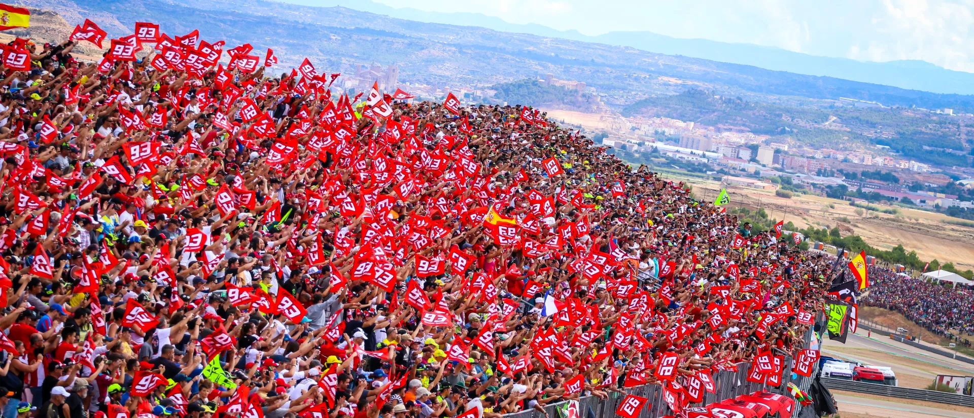 Las gradas de MotorLand brillarán con los colores de los clubes de fans en el Gran Premio GoPro de Aragón