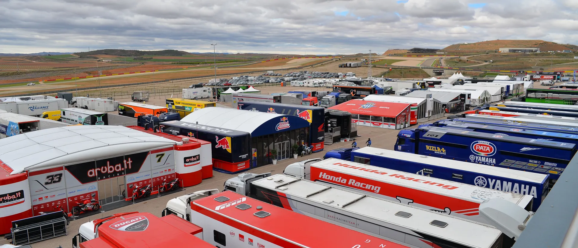 Las Superbikes calientan motores en MotorLand antes del primer día de acción en pista Las Superbikes calientan motores en MotorLand antes del primer día de acción en pista