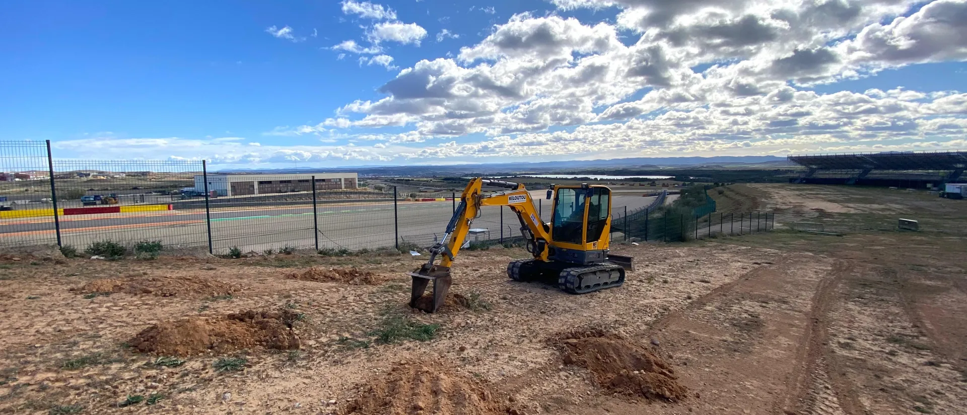MotorLand Aragón inicia un ambicioso proyecto de revegetación y reforestación en el que se plantarán más de 5.700 ejemplares MotorLand Aragón inicia un ambicioso proyecto de revegetación y reforestación en el que se plantarán más de 5.700 ejemplares