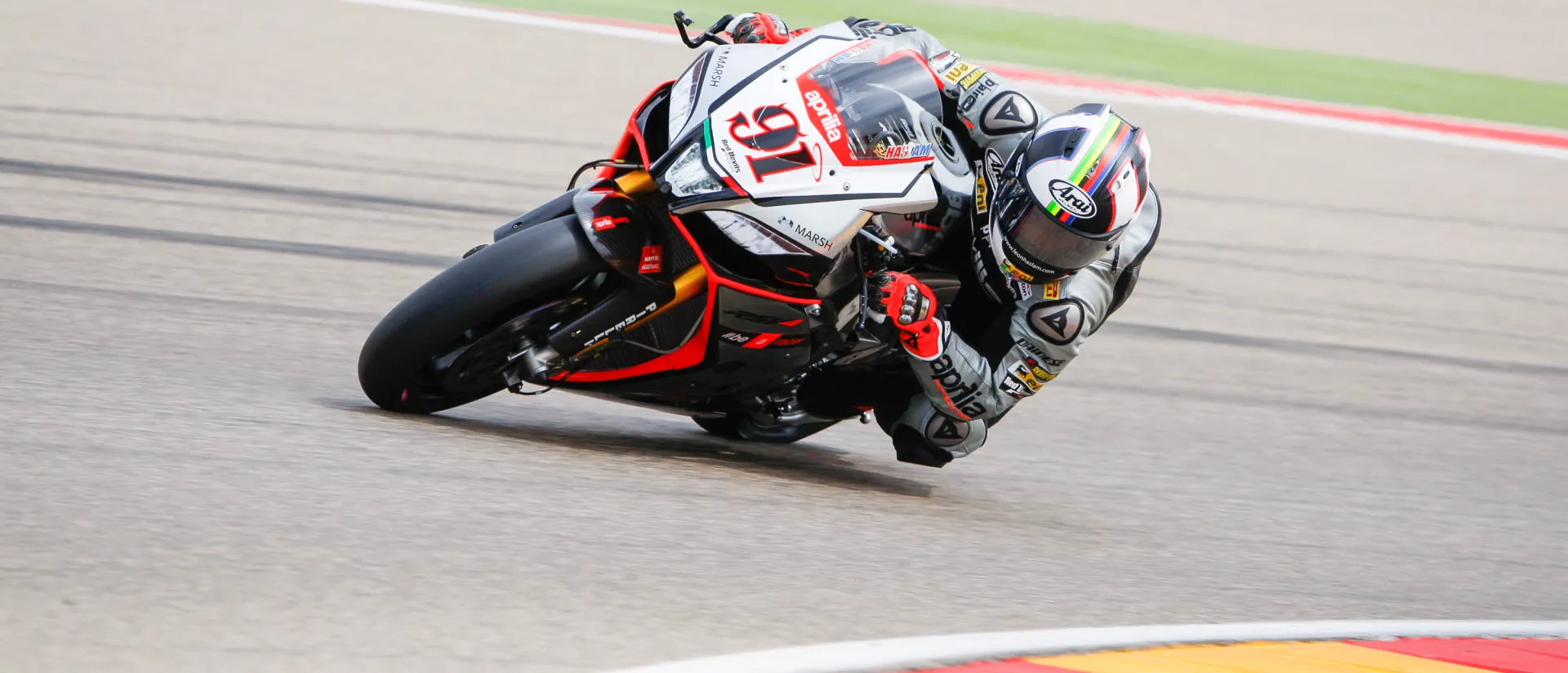 Haslam se lleva la Superpole en MotorLand en una emocionante jornada para los fans Haslam se lleva la Superpole en MotorLand en una emocionante jornada para los fans