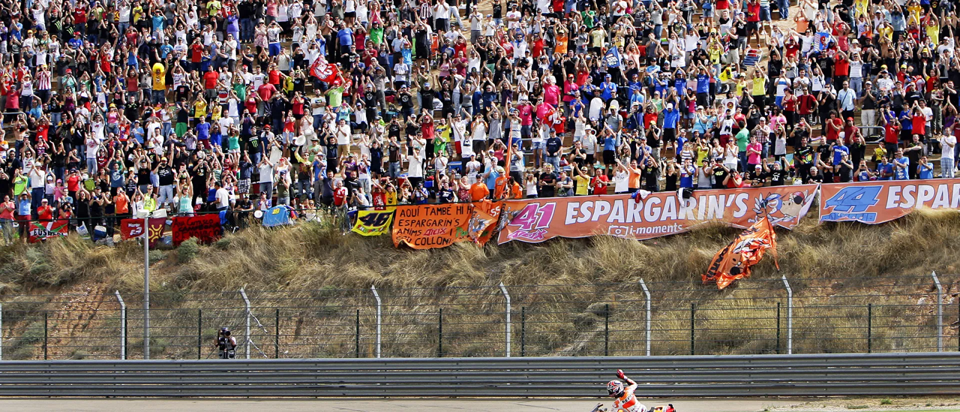 Los clubs de fans de los pilotos del mundial de MotoGP animarán en las gradas de MotorLand Los clubs de fans de los pilotos del mundial de MotoGP animarán en las gradas de MotorLand