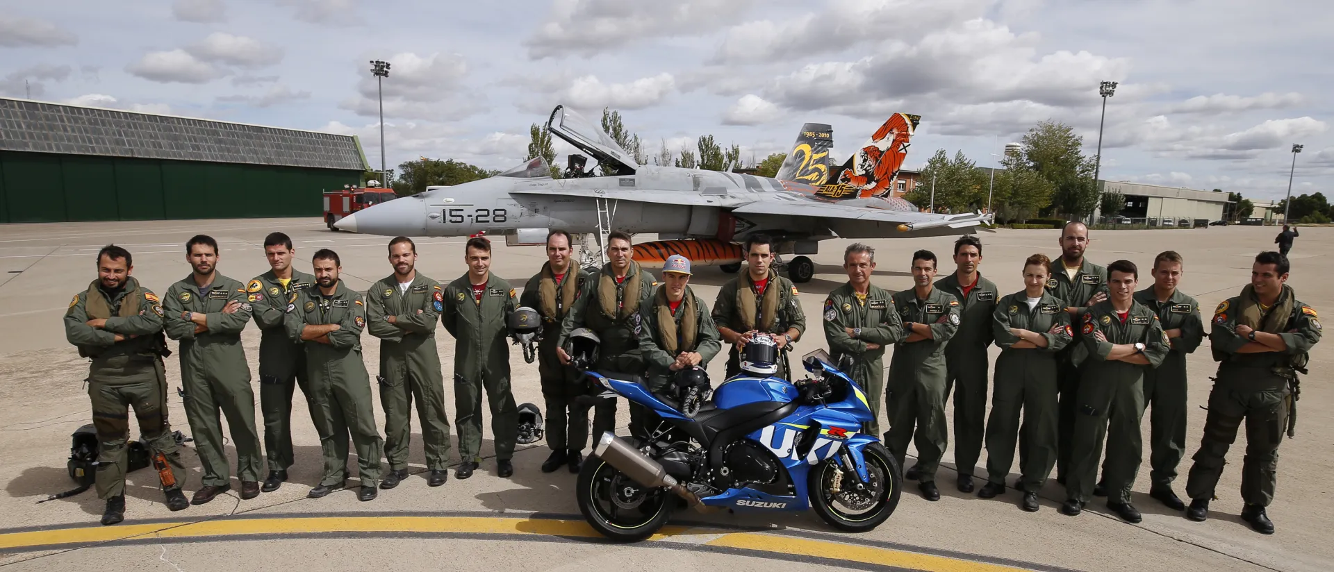 El Gran Premio Movistar de Aragón de MotoGP despega con Maverick Viñales subido a un F18 El Gran Premio Movistar de Aragón de MotoGP despega con Maverick Viñales subido a un F18