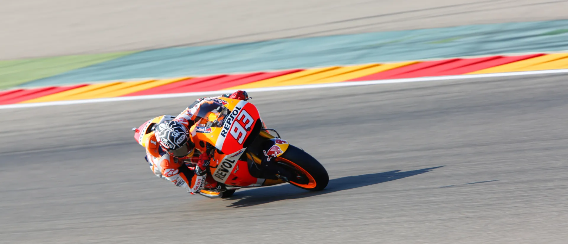Los pilotos de MotoGP prueban los neumáticos de la próxima temporada en MotorLand Los pilotos de MotoGP prueban los neumáticos de la próxima temporada en MotorLand