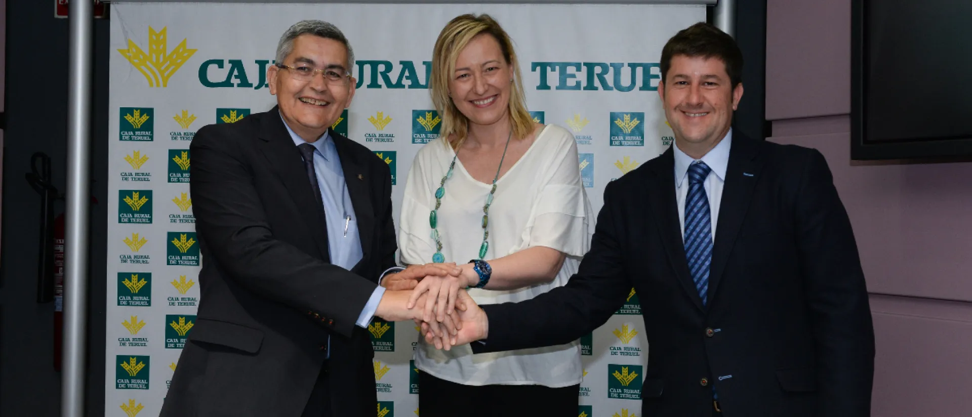 Caja Rural de Teruel renueva el patrocinio del Club de Oficiales de MotorLand hasta 2017 Caja Rural de Teruel renueva el patrocinio del Club de Oficiales de MotorLand hasta 2017