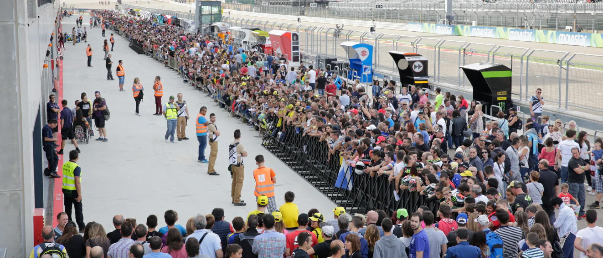 MotorLand celebrará un pit lane walk abierto al público para ver a los pilotos durante el Gran Premio Movistar de Aragón de MotoGP MotorLand celebrará un pit lane walk abierto al público para ver a los pilotos durante el Gran Premio Movistar de Aragón de MotoGP