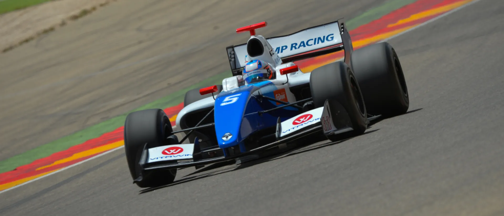 World Series en MotorLand: la igualdad en pista y la exhibición de F1 pusieron la emoción en la jornada del sábado World Series en MotorLand: la igualdad en pista y la exhibición de F1 pusieron la emoción en la jornada del sábado