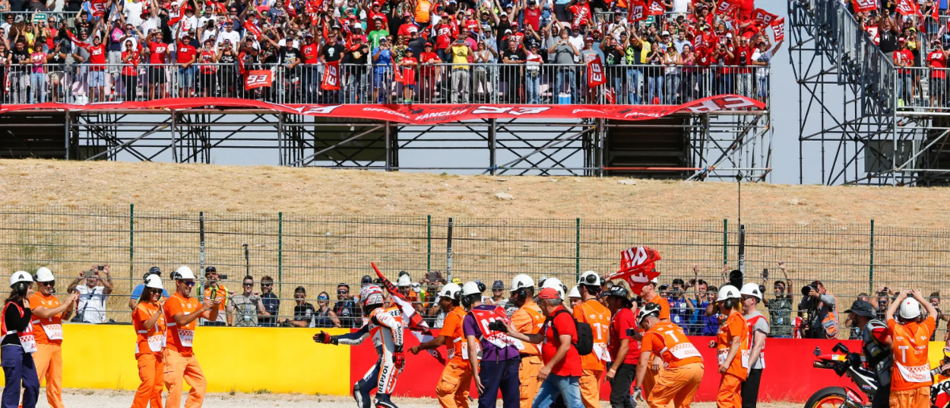 Los clubs de fans de los pilotos del mundial de MotoGP añadirán colorido a las gradas de MotorLand