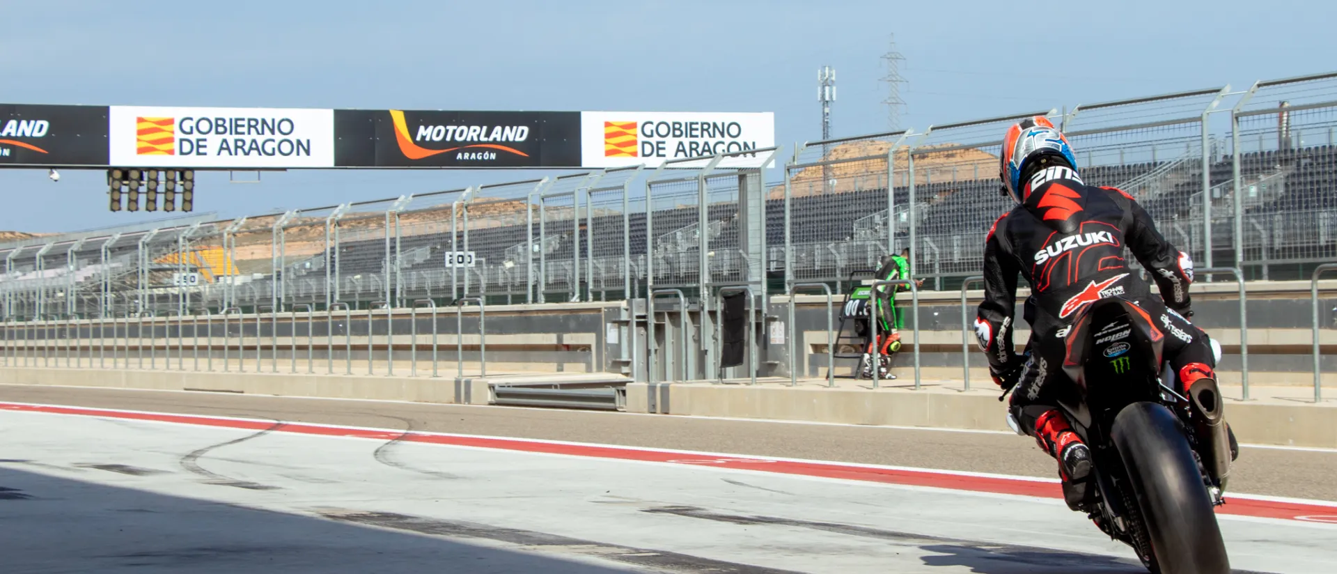 Alex Rins, Gabri Rodrigo y Peter Hickman calientan motores en Motorland Aragón antes de partir hacia el mundial. Alex Rins, Gabri Rodrigo y Peter Hickman calientan motores en Motorland Aragón antes de partir hacia el mundial.