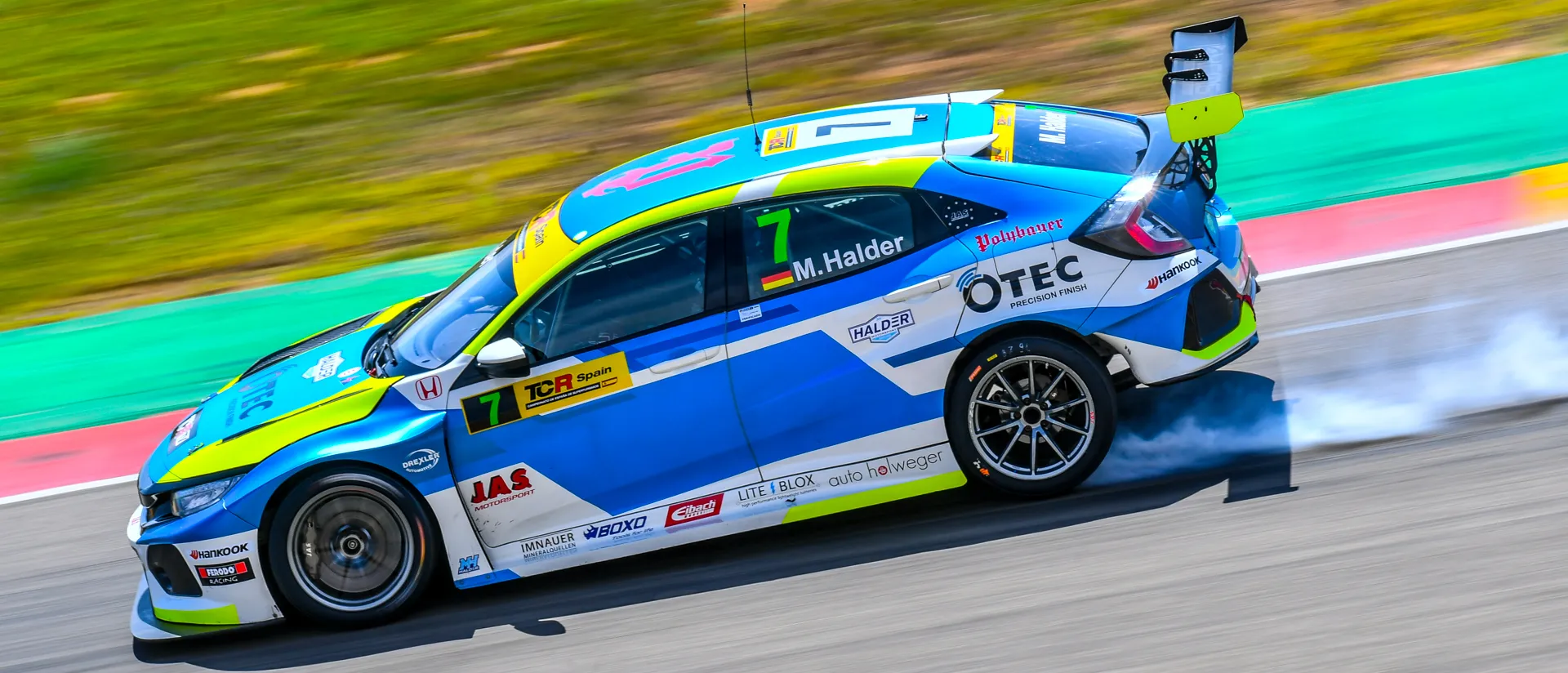 Diez horas de pista, nueve carreras y cinco campeonatos en un fin de semana. Así ha sido el Racing Weekend en Motorland Aragón.