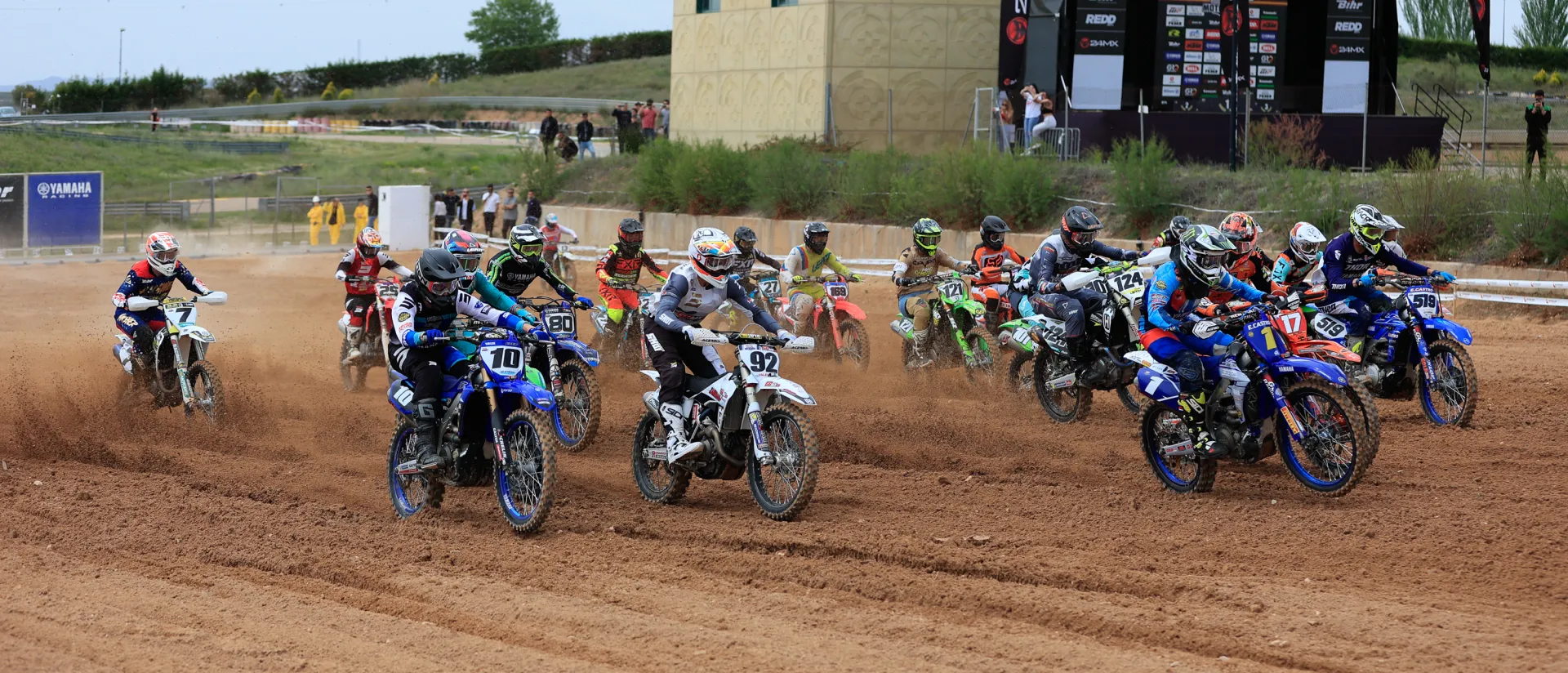 Los mejores pilotos del Motocross de Élite compitiendo en Motorland Aragón. Los mejores pilotos del Motocross de Élite compitiendo en Motorland Aragón.