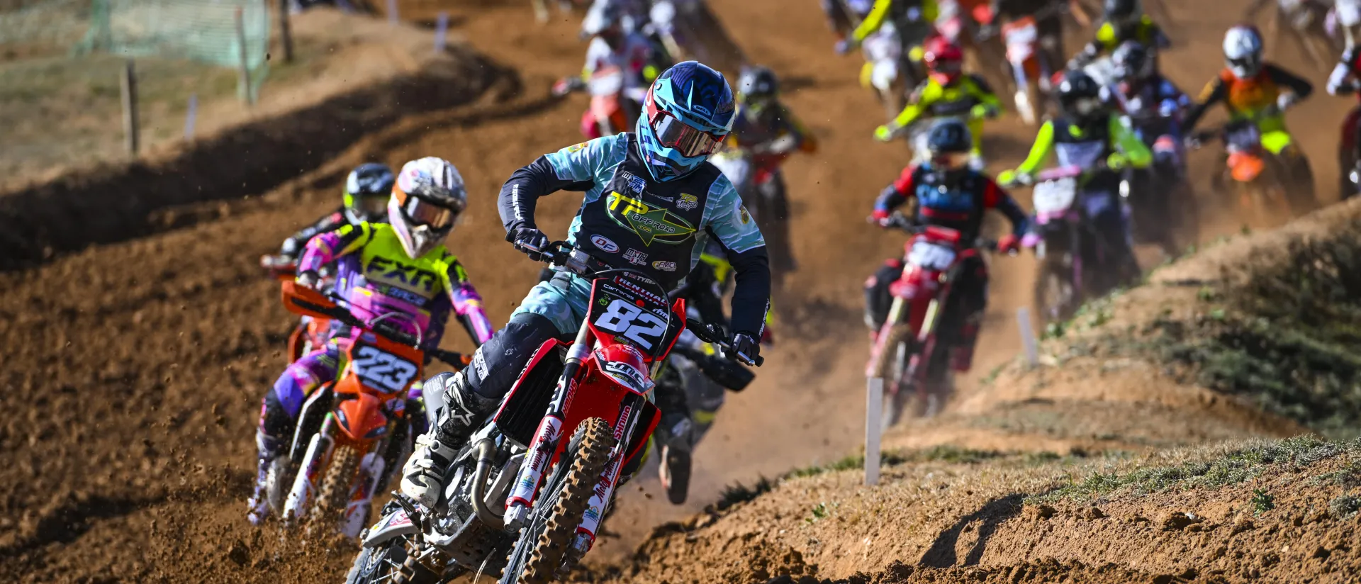 Los pilotos del CEMX regalan a la afición otro espectacular día de carreras en el circuito de tierras de Motorland Aragón Los pilotos del CEMX regalan a la afición otro espectacular día de carreras en el circuito de tierras de Motorland Aragón