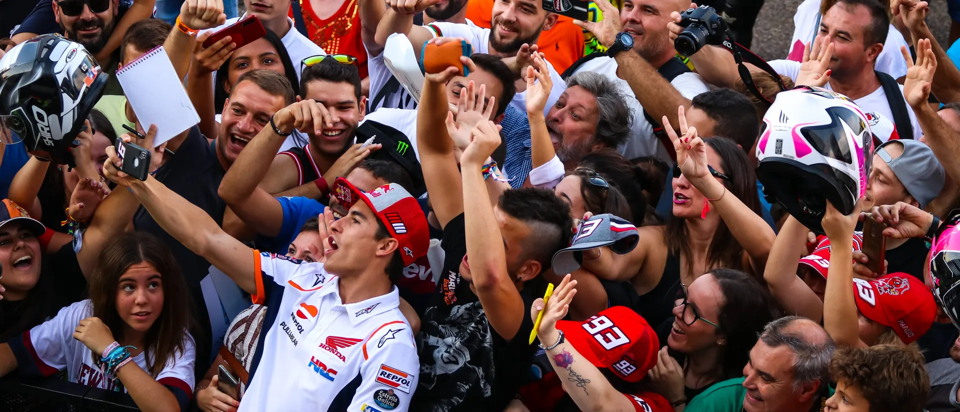 Regresa el Pit Lane Walk de MotoGP, una actividad abierta a todos los aficionados el jueves del Gran Premio GoPro de Aragón Regresa el Pit Lane Walk de MotoGP, una actividad abierta a todos los aficionados el jueves del Gran Premio GoPro de Aragón
