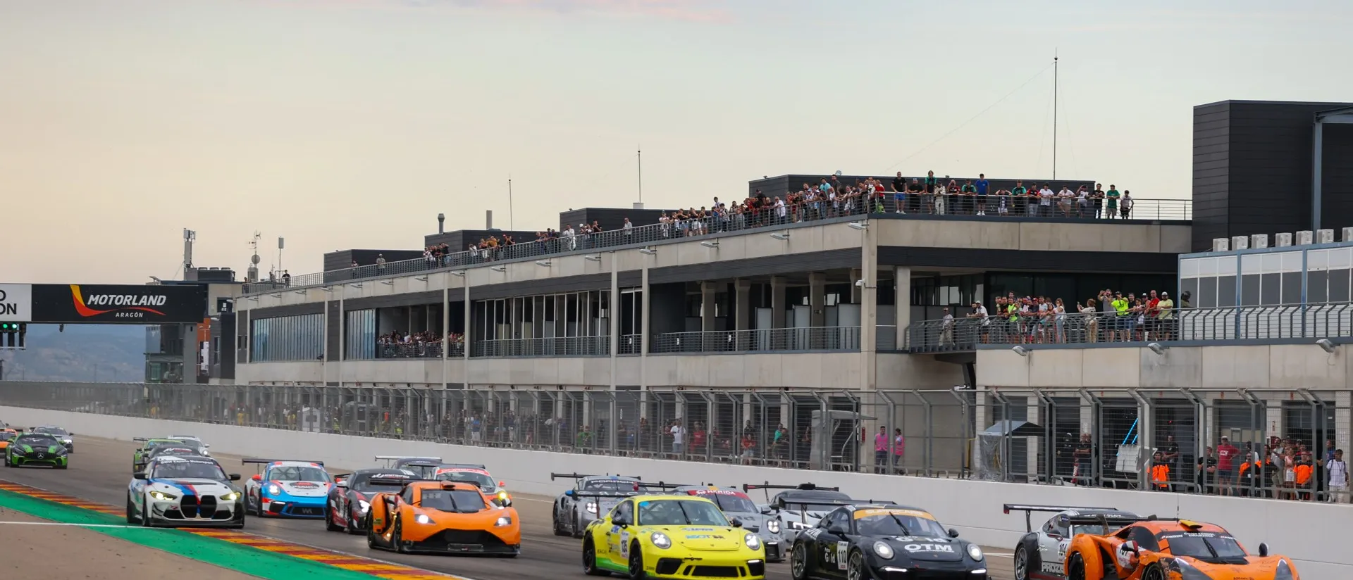 Así fue el primer día de un Trofeo de Velocidad prometedor en MotorLand Aragón Así fue el primer día de un Trofeo de Velocidad prometedor en MotorLand Aragón