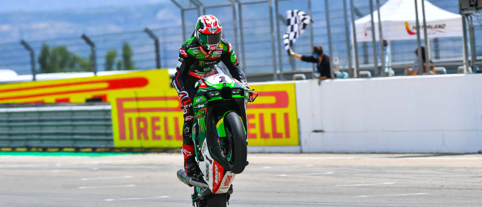 Jonathan Rea breaks all records on the first day of the Motul FIM Superbike World Championship. Jonathan Rea breaks all records on the first day of the Motul FIM Superbike World Championship.