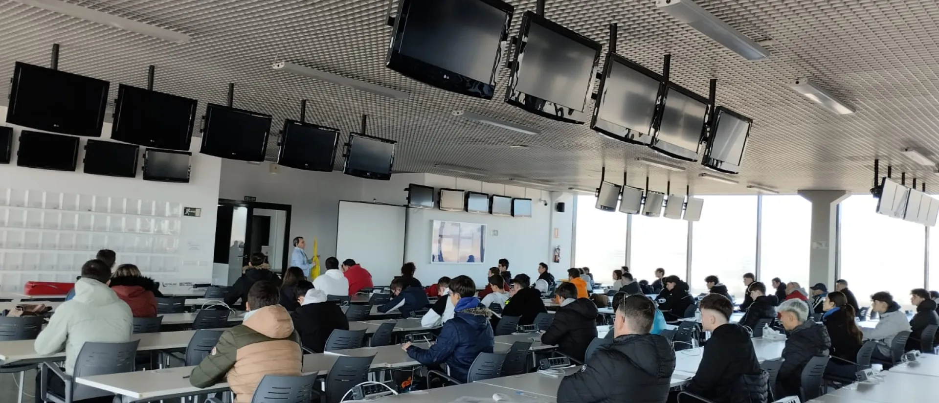 Se examinan los Oficiales de la nueva temporada deportiva 2023 en Motorland Aragón Se examinan los Oficiales de la nueva temporada deportiva 2023 en Motorland Aragón