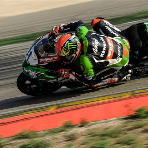 Tom Sykes acelera y consigue su tercera Superpole consecutiva en MotorLand