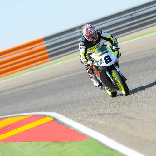 Los equipos universitarios de MotoStudent se miden en el trazado de MotorLand