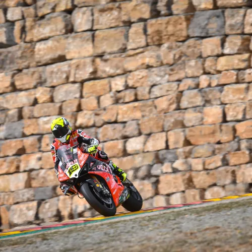 MotorLand vibra con la victoria de Bautista en la primera carrera de WorldSBK