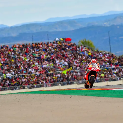Victorias de Marquez, Binder y Canet en un emocionante Gran Premio de Aragón de MotoGP en MotorLand