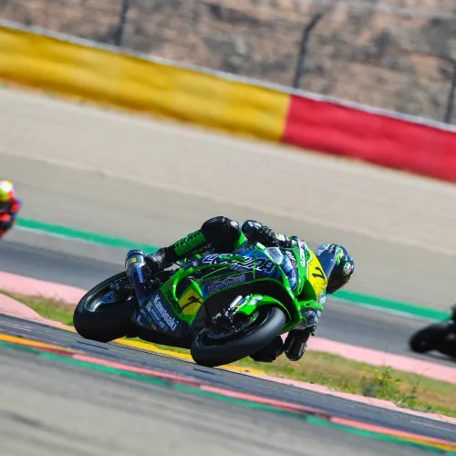 Los pilotos del Campeonato de España Cetelem de Superbike brillan en MotorLand