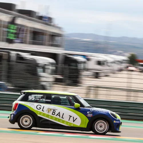 Maratón de carreras en Motorland Aragón. Comienza el Racing Weekend.
