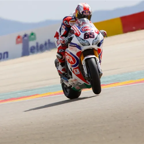 Primera jornada de acción en la pista: las Superbikes ya ruedan en MotorLand
