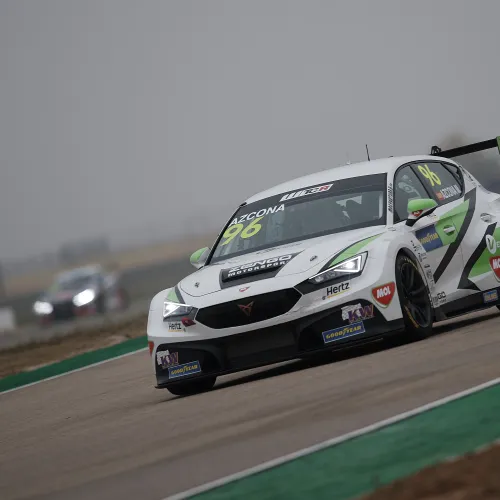 Santiago Urrutia domina durante toda la jornada y se lleva la pole en MotorLand