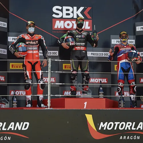 MotorLand cierra su primer round del Campeonato del Mundo FIM de Superbikes con impresionantes luchas en la pista